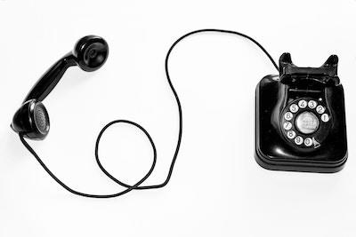 コミュニケーションツールとしての電話のメリットとデメリット